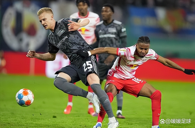 九博平台 -阿贾克斯训练开放日,赛前遗憾出局引欢呼,德国杯在即,细节决定成败(周四003欧罗巴圣吉尔联合vs阿贾克斯)