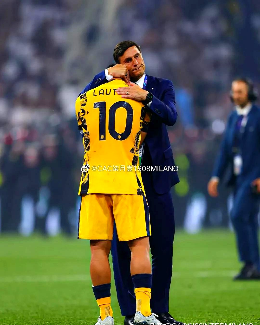 九博平台 -阿贾克斯训练开放日,赛前遗憾出局引欢呼,德国杯在即,细节决定成败(周四003欧罗巴圣吉尔联合vs阿贾克斯)