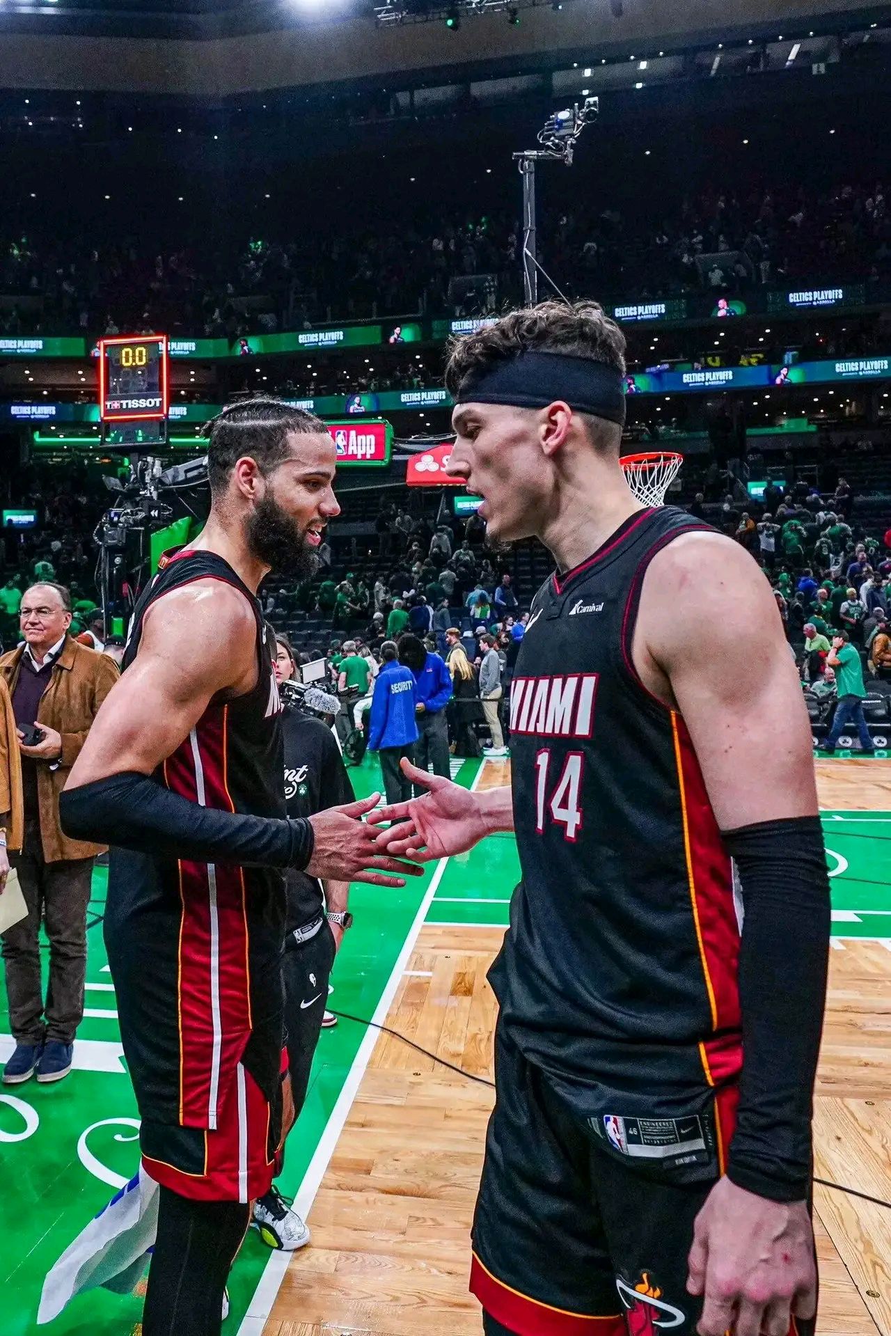 九博网址 -转折点!迈阿密热火伤情更新,欧联赛后攻防权衡,信心回归,更衣室氛围转暖(夏威夷大火是人为原因吗)