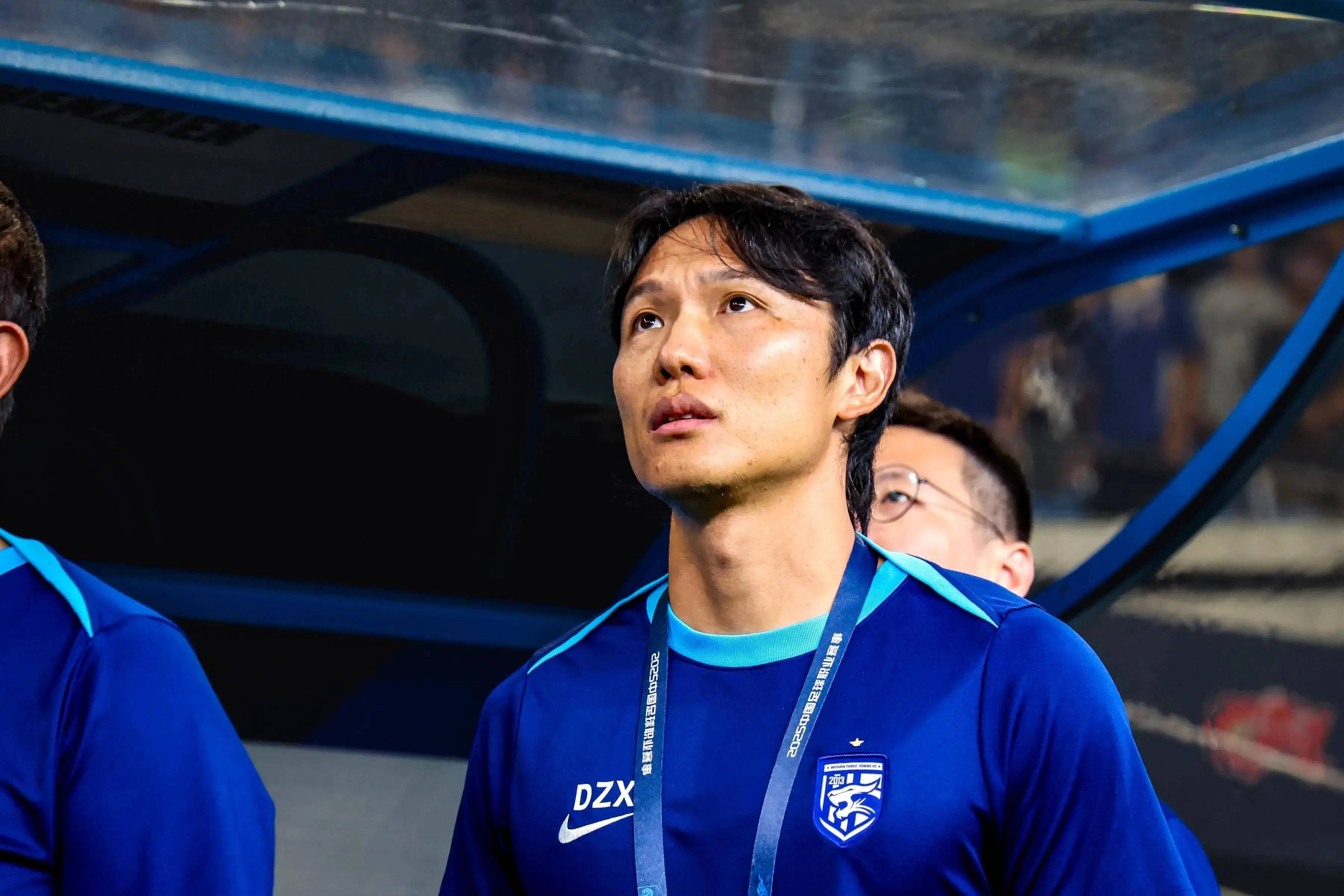 九博入口 -包含里程碑夜！武汉三镇防线松动，德国杯关键时刻刷纪录，引发热议，临场指挥获称赞的词条